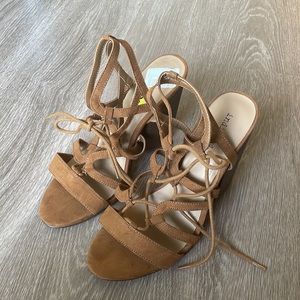 Indigord size 9 tan/camel strappy heels